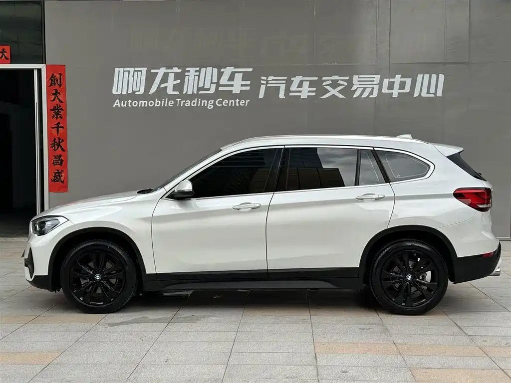 BMW X1 2021 sDrive20Li Fashion фото 2