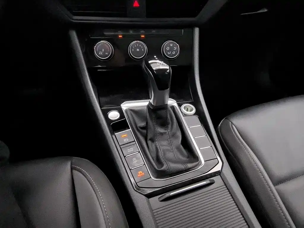 صورة 13 - Volkswagen Sagitar