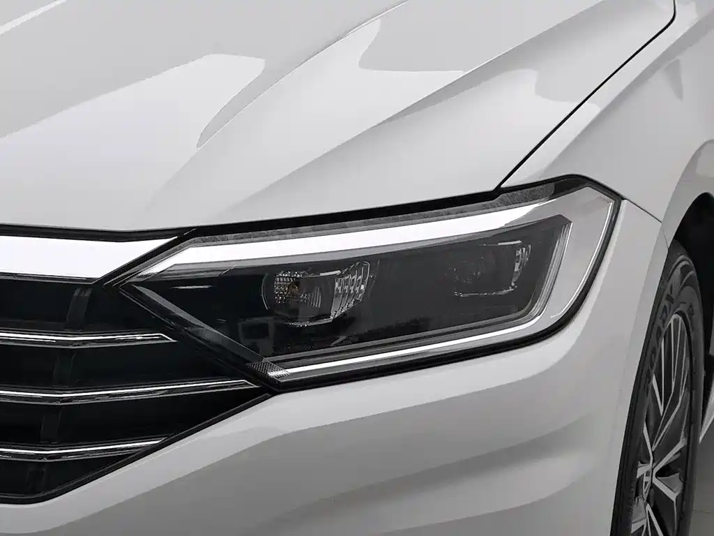 صورة 7 - Volkswagen Sagitar