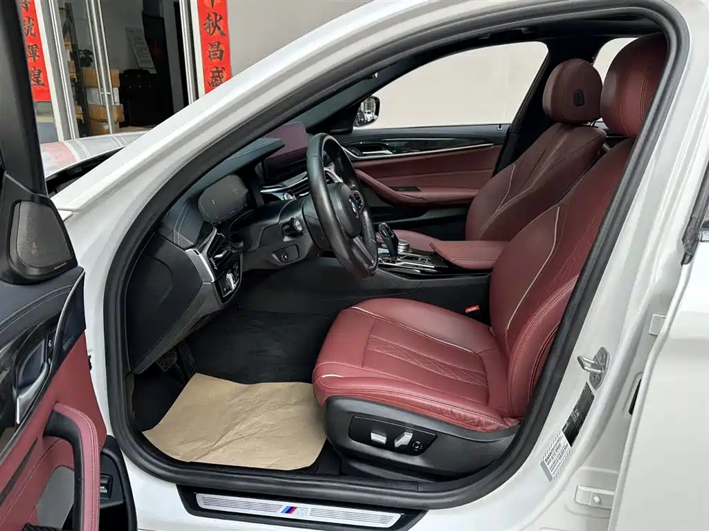 BMW 5 Series 2021 525Li M Sport Package фото 9