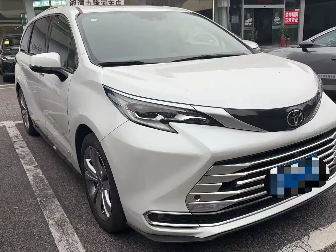 Фото 1 - Toyota Sienna