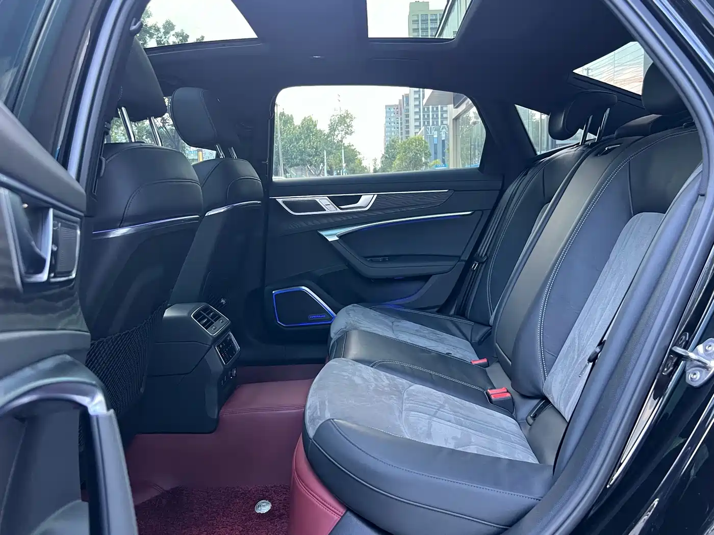 Фото 10 - Audi A6L