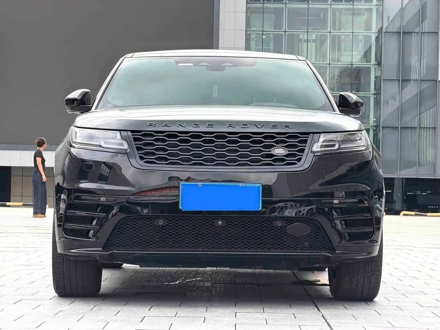 Фото 2 - Land Rover Range Rover Velar