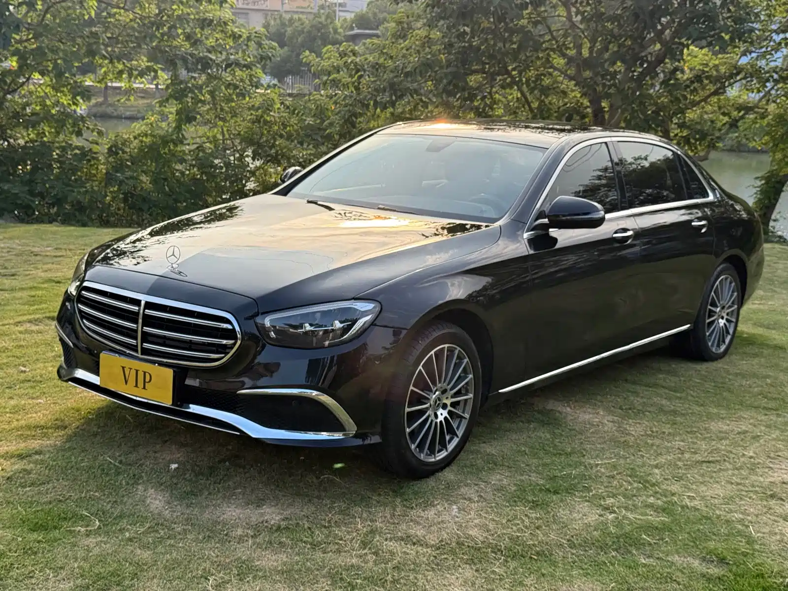 Фото 1 - Mercedes-Benz E-Class
