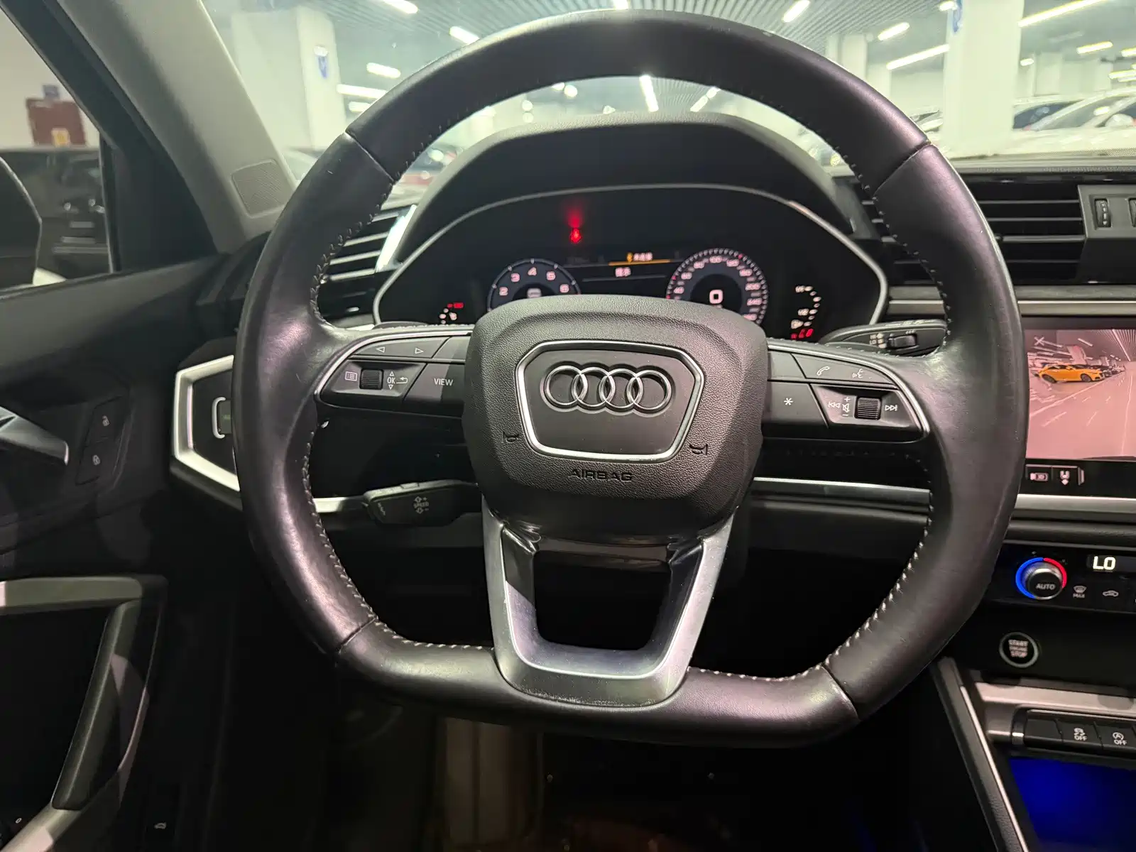 Photo 5 - Audi Q3