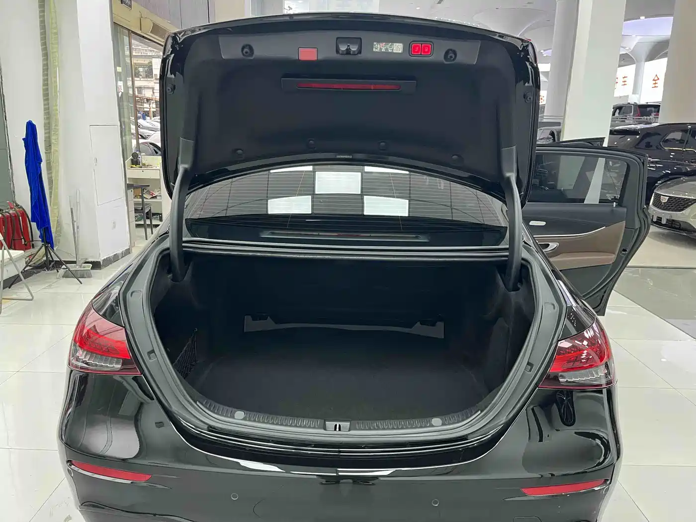 Mercedes-Benz E-Class 2023 E 300 L Fashion фото 19