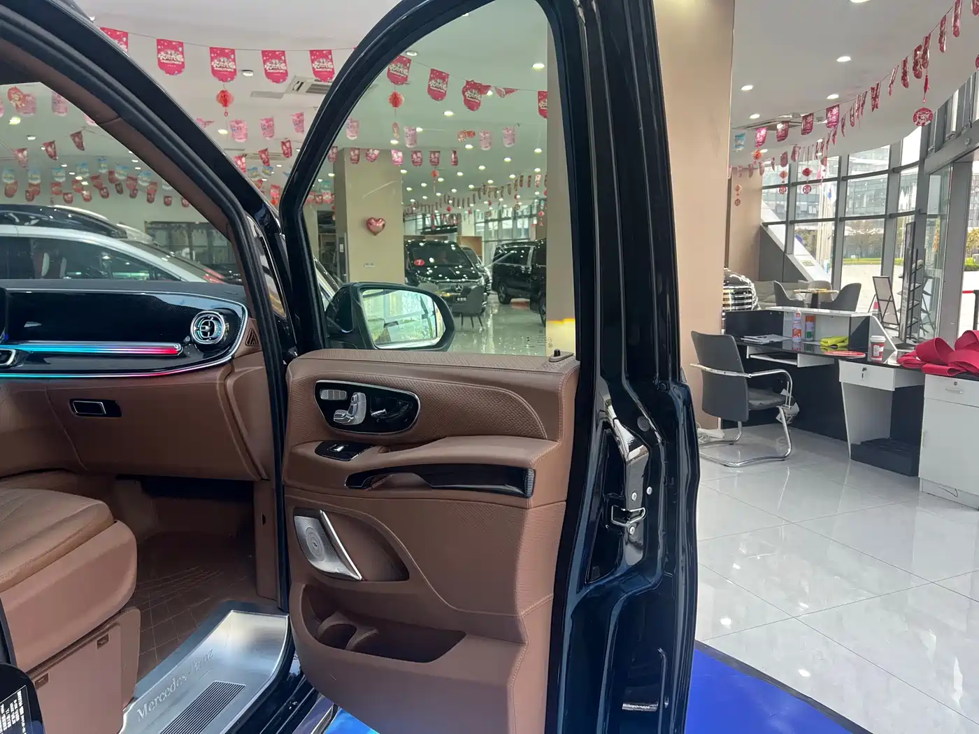 Mercedes-Benz Vito 2024 2.0T Business 7-Seater фото 6