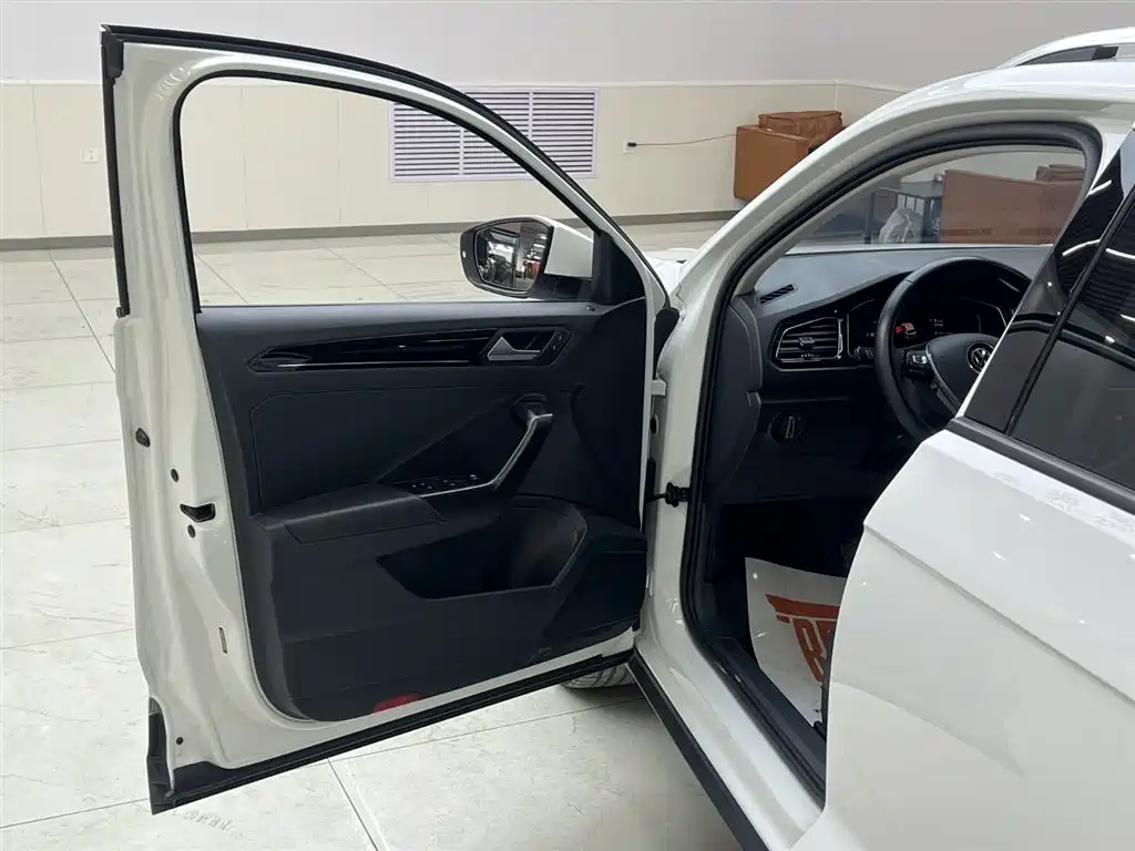 VOLKSWAGEN T ROC EXPLORING SONGS