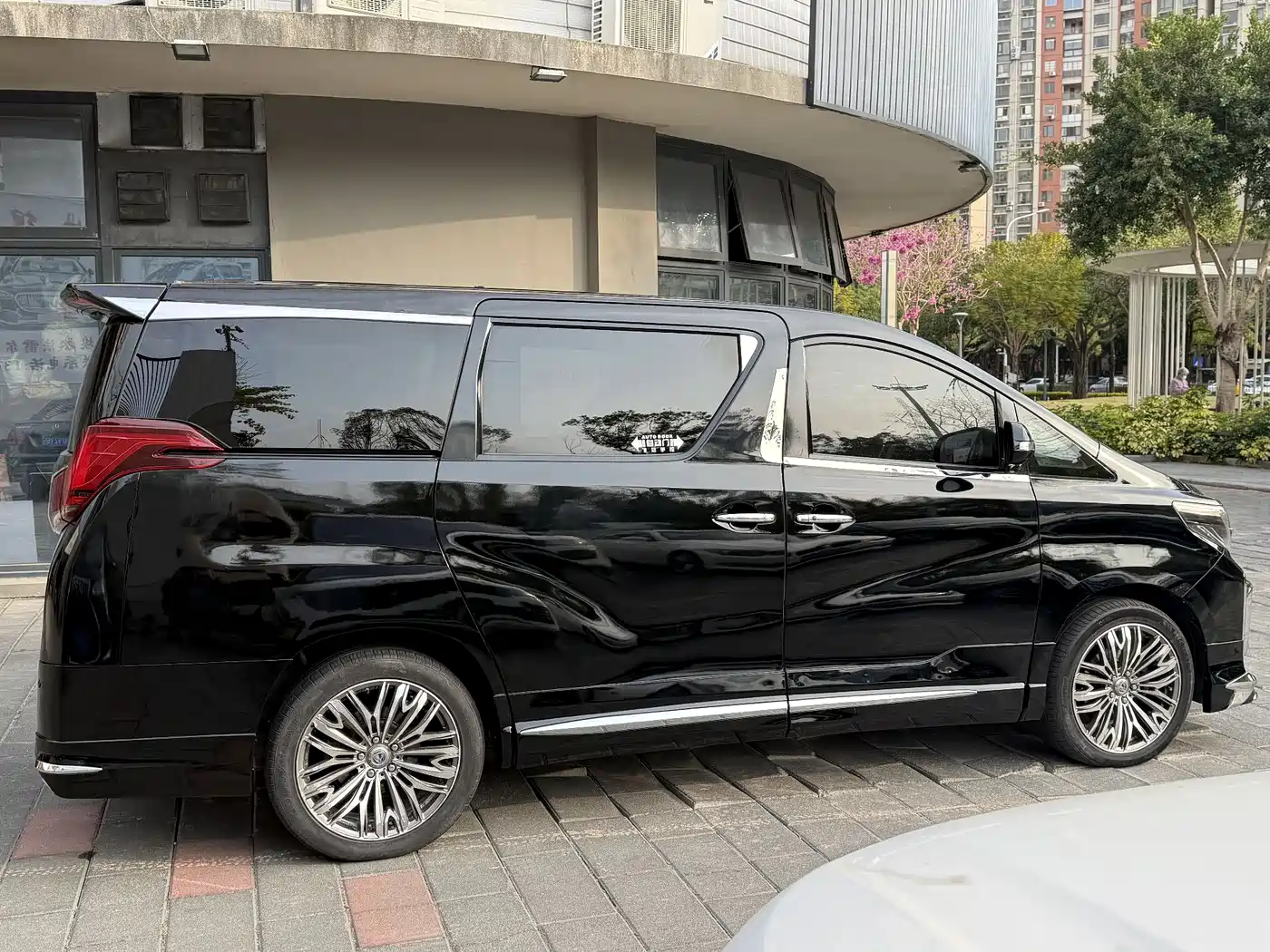 Toyota Alphard 2011 3.5L Luxury Edition фото 7