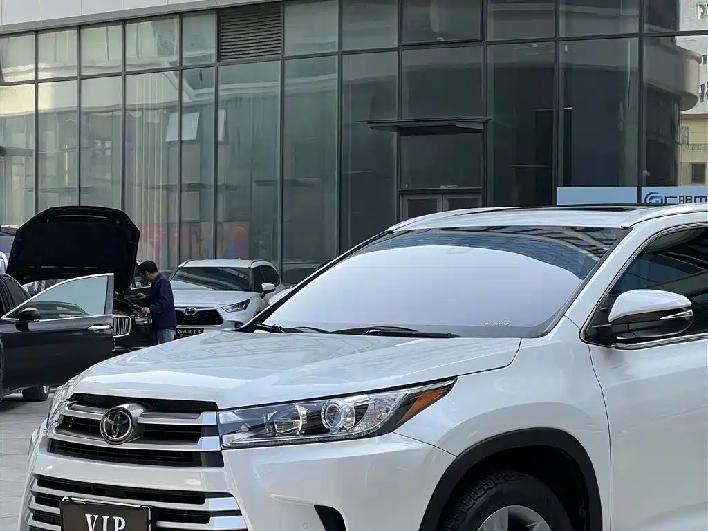 Toyota Highlander 2021 2.0T FWD Luxury 7-Seater фото 10