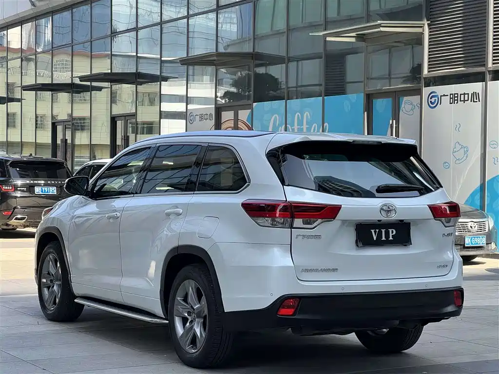 Toyota Highlander 2021 2.0T FWD Luxury 7-Seater фото 9