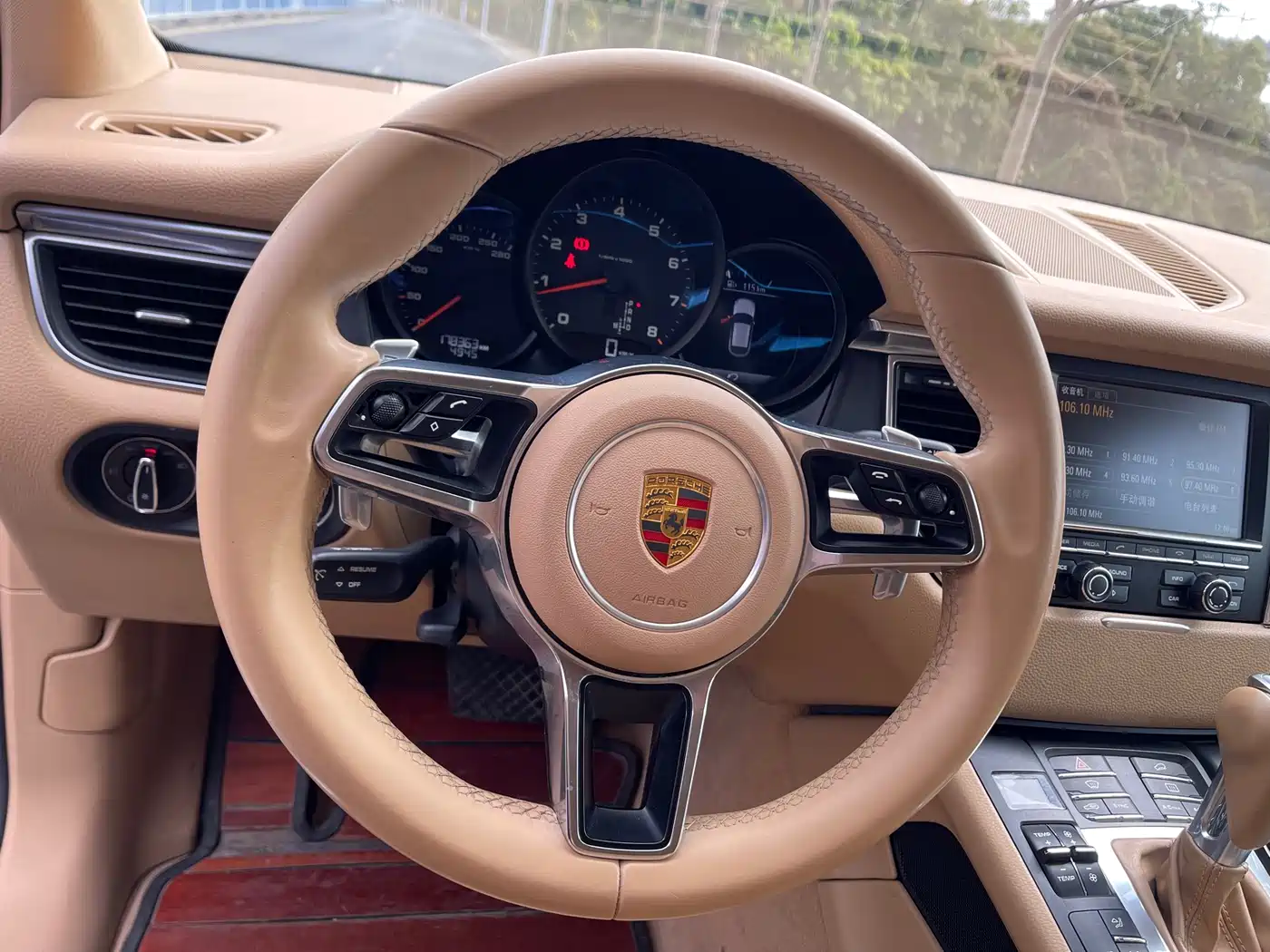Porsche Macan 2016 Macan 2.0T фото 22