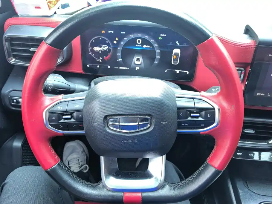 Фото 15 - Geely ICON