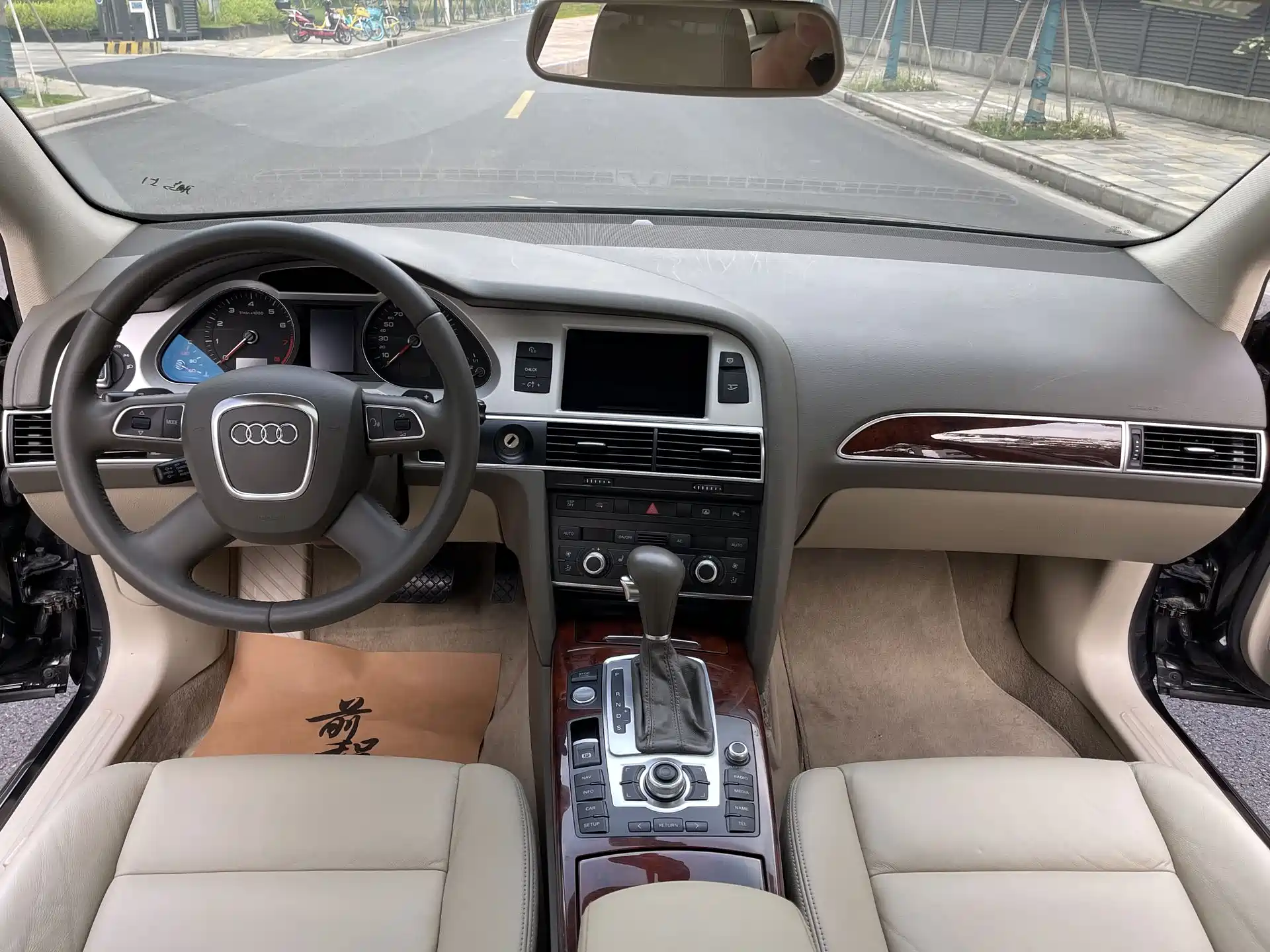Фото 8 - Audi A6L
