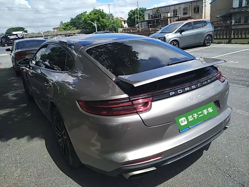 Photo 23 - Porsche Panamera