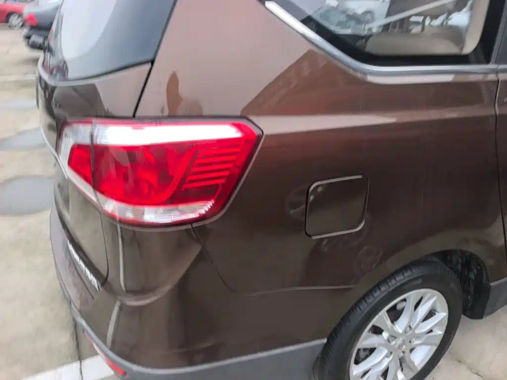 Baojun 730 2015 2014 1.5L Manual Luxury Navigation ESP Edition 7-Seater