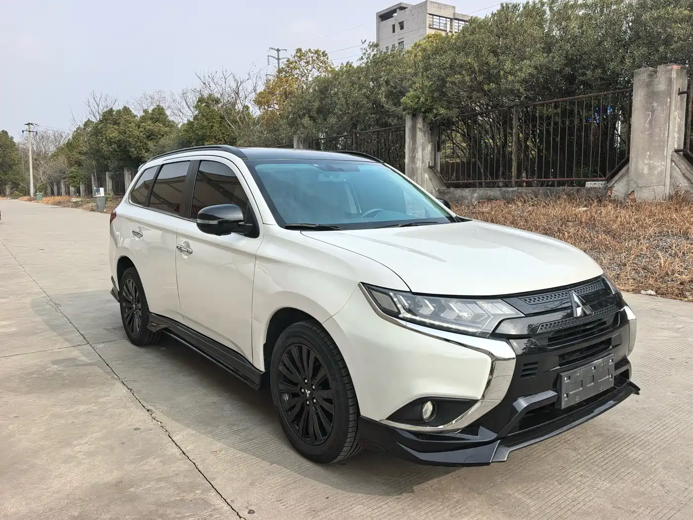 MITSUBISHI OUTLANDER