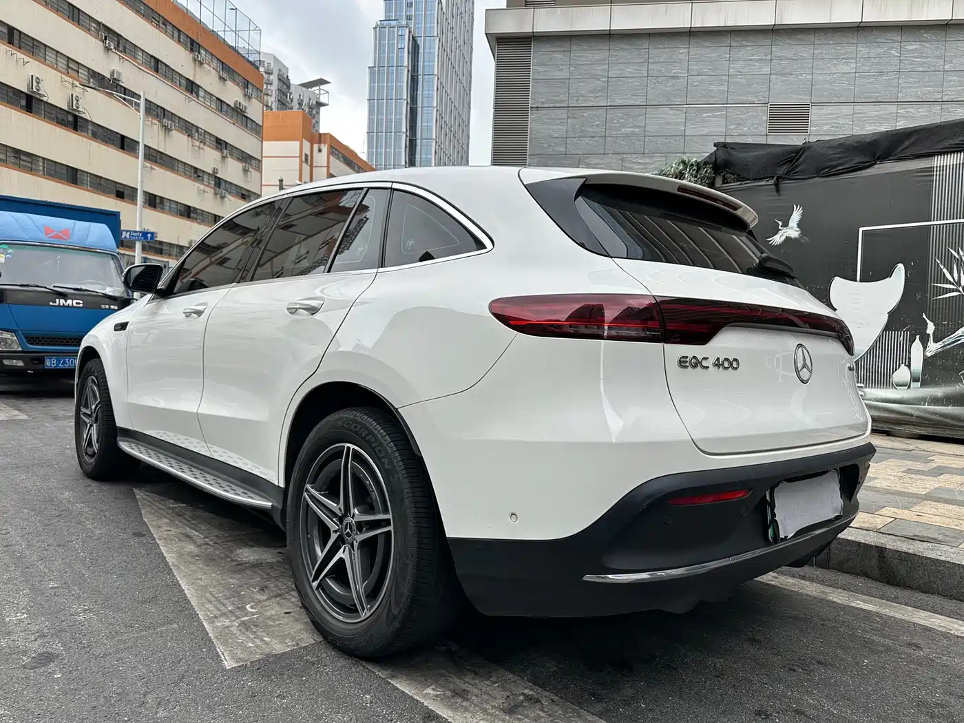 MERCEDES-BENZ EQC