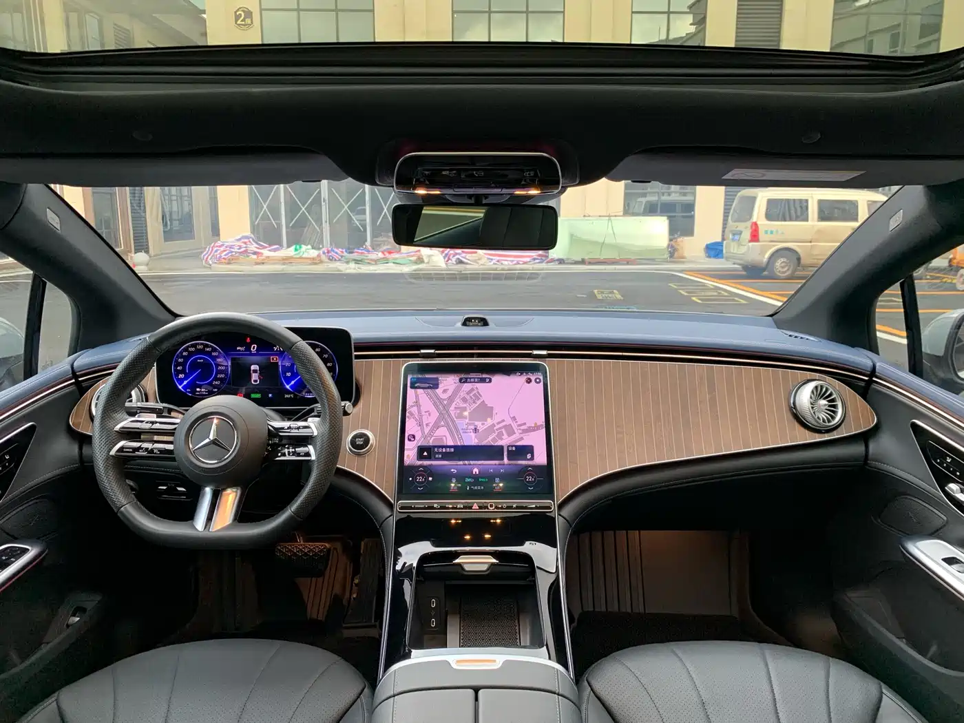 Mercedes-Benz EQE 2022 350 Pioneer Edition фото 34