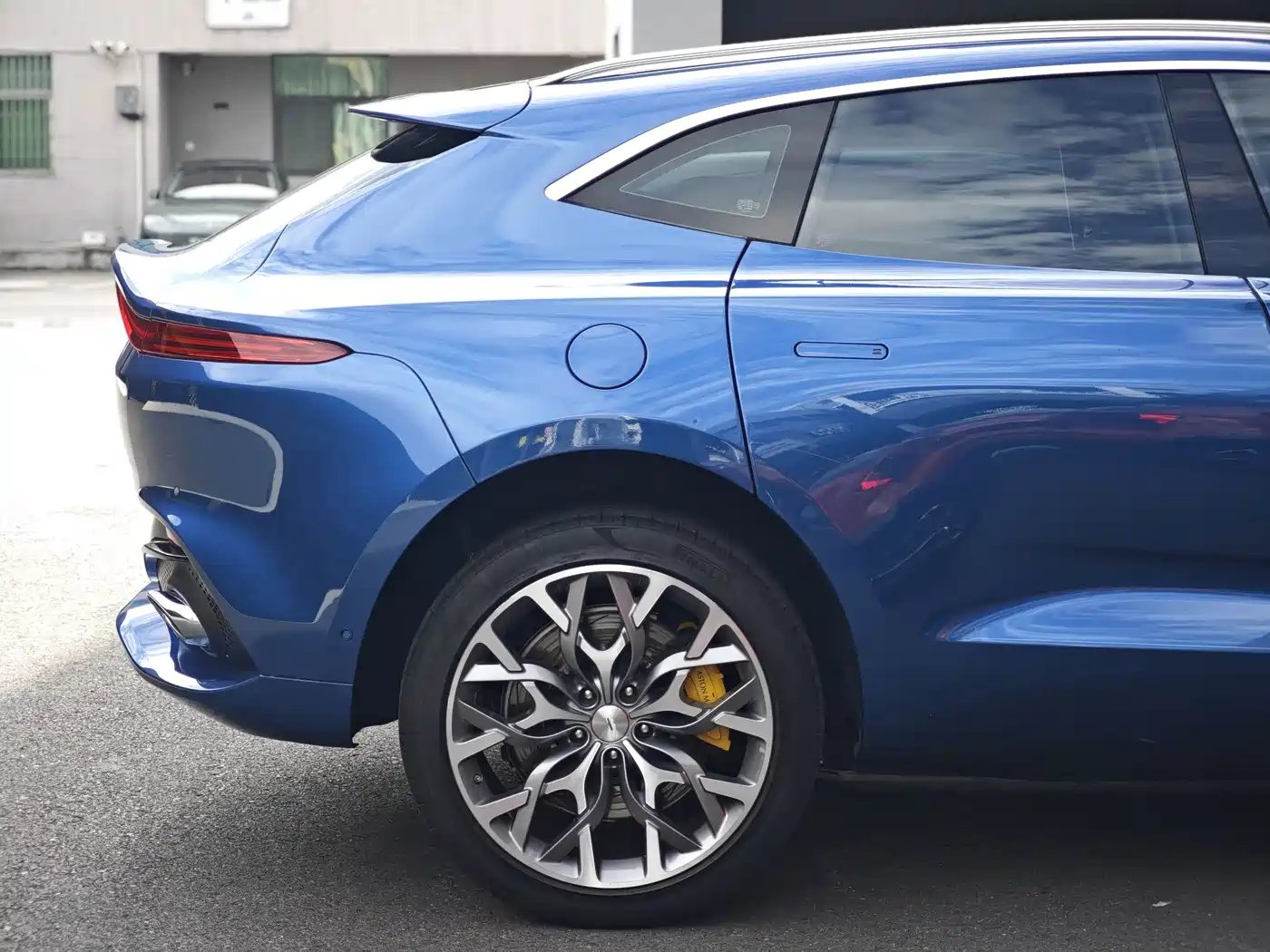 Aston Martin DBX 2025 2023 4.0T V8