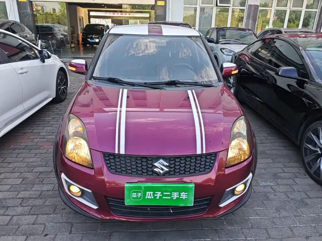 Фото 3 - Suzuki Swift