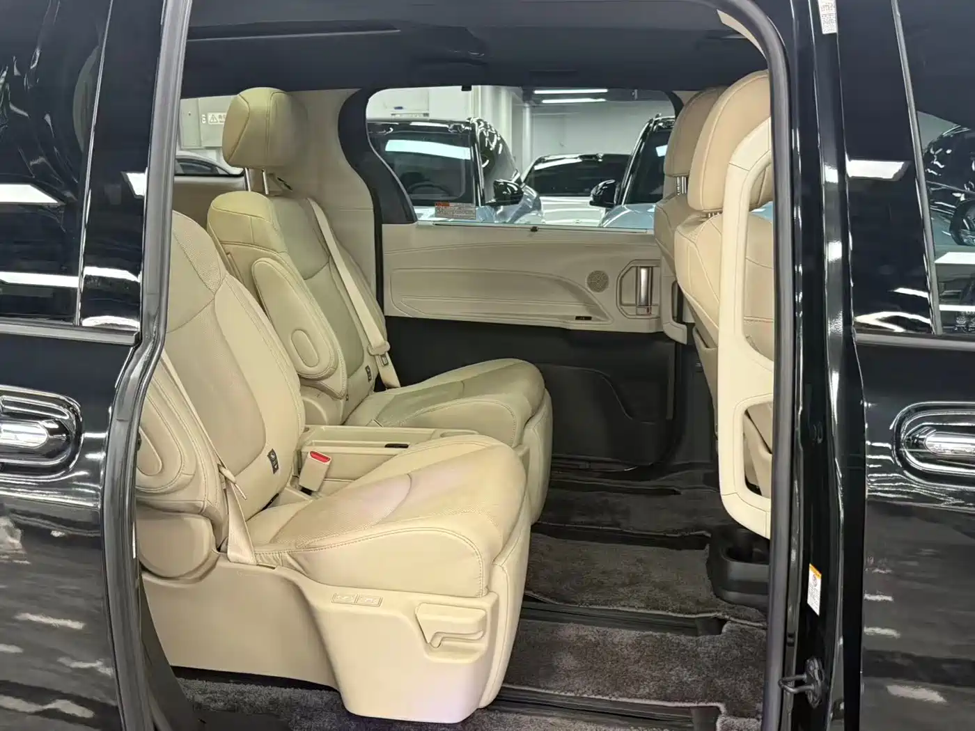 Toyota Sienna 2021 2.5L Hybrid Ultimate Edition фото 9