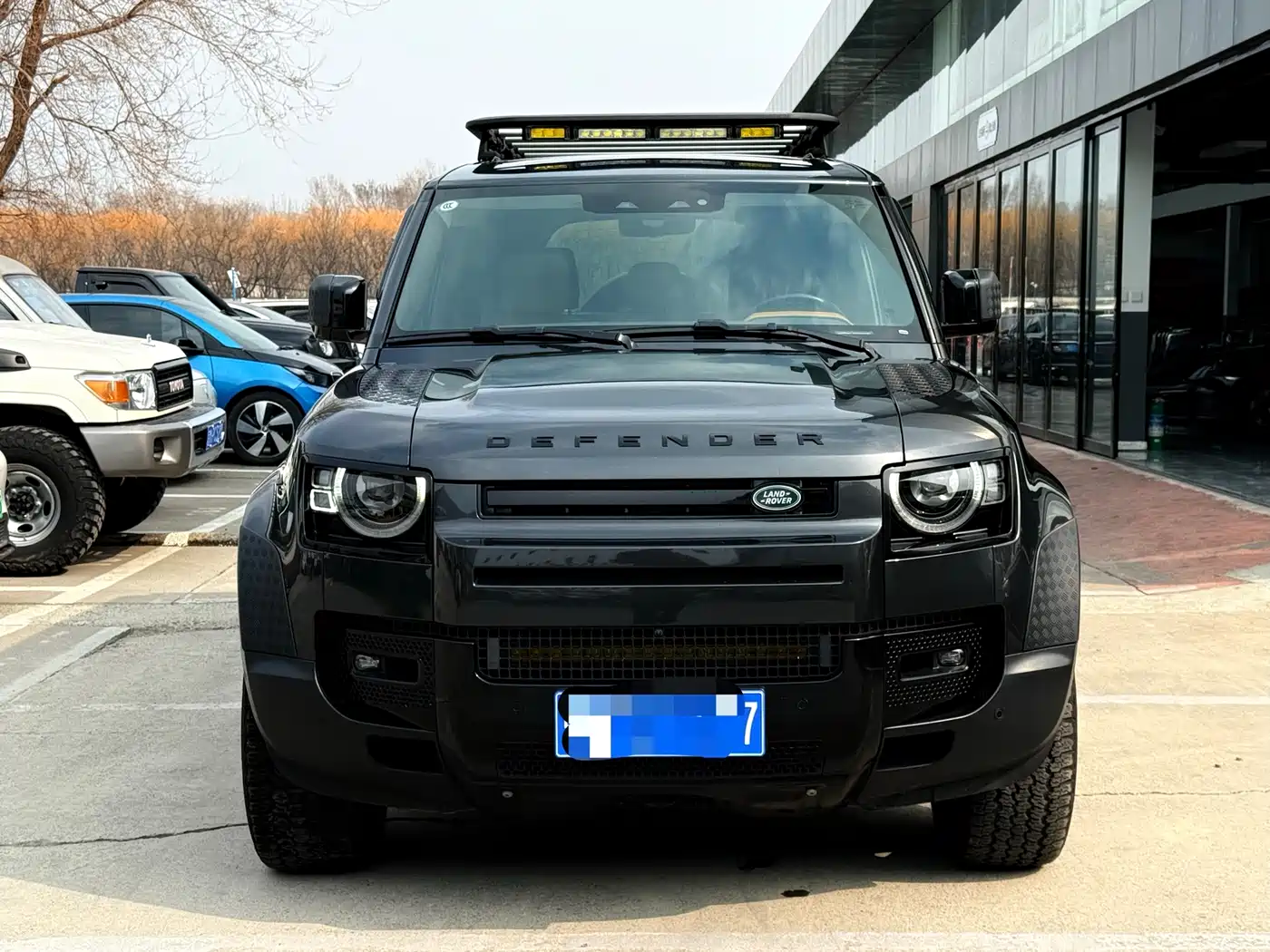 Land Rover Defender 2024 110 3.0T P400 Dark Special Edition фото 6