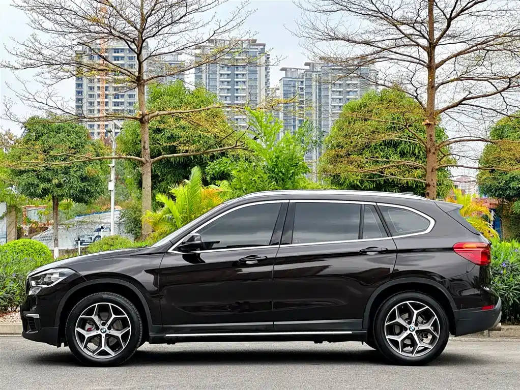 BMW X1 2019 sDrive18Li Premium Model фото 5