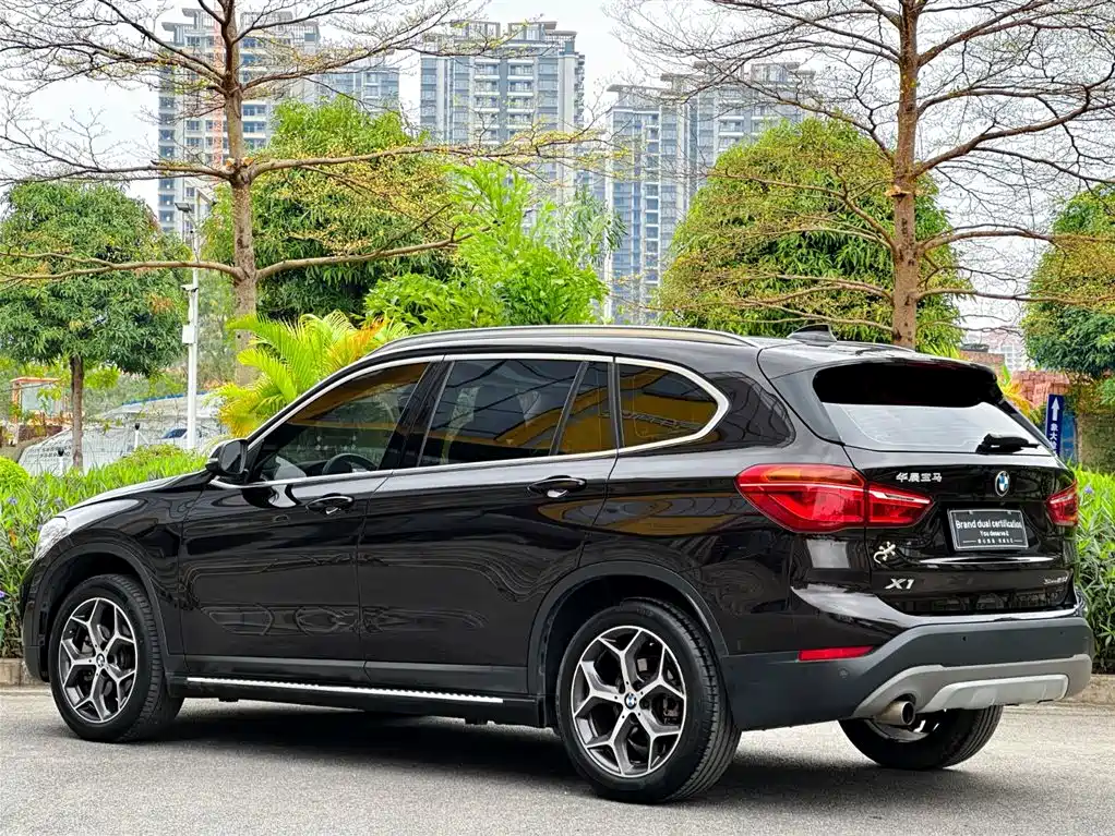 BMW X1 2019 sDrive18Li Premium Model фото 6