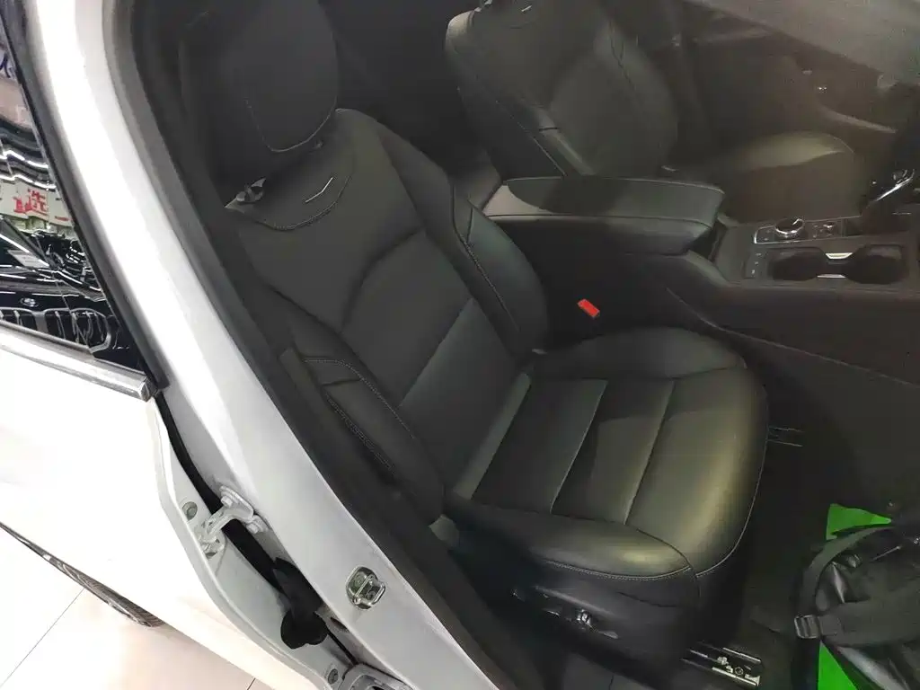 Cadillac XT4 2025 2024 28T 2WD Premium