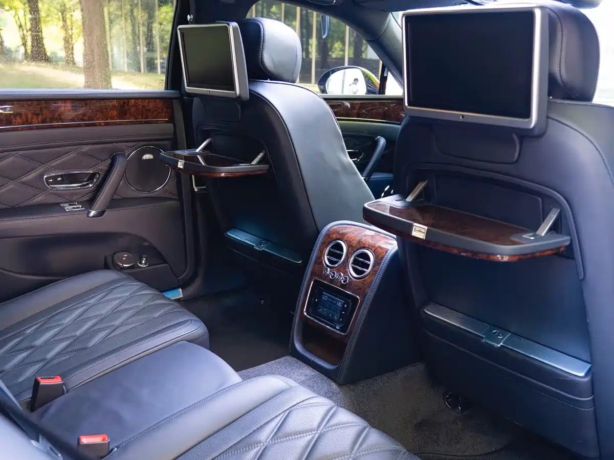 Фото 19 - Bentley Flying Spur