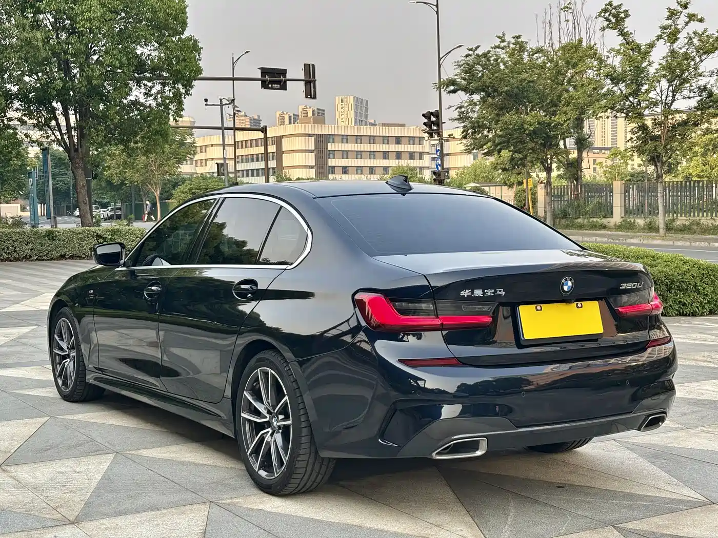 BMW 3-SERIES
