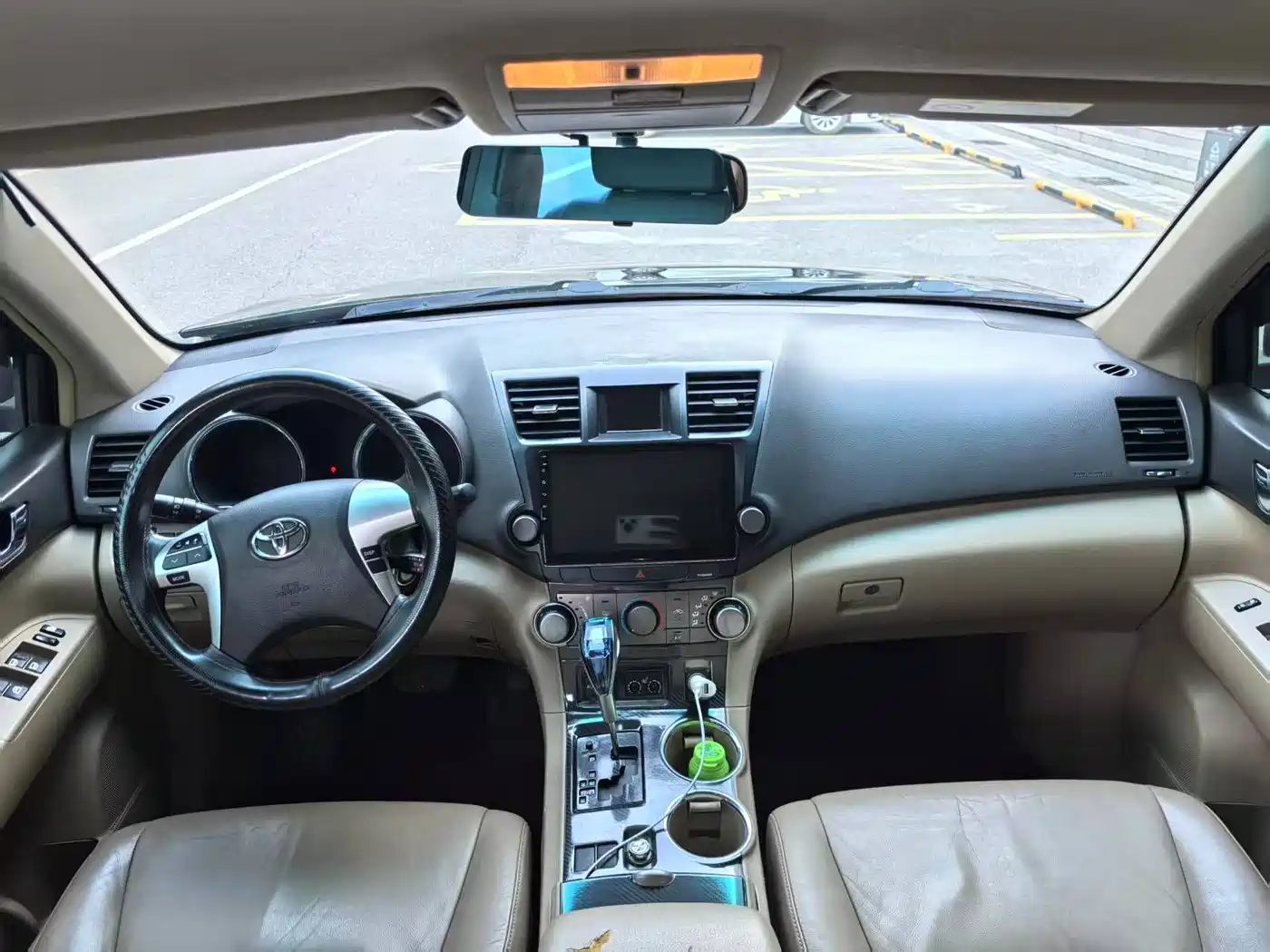 Photo 9 - Toyota Highlander