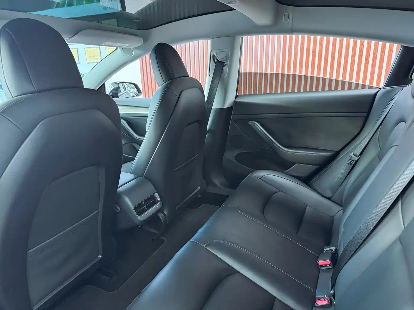 Фото 9 - Tesla Model 3