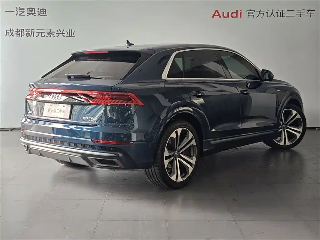 Фото 4 - Audi Q8