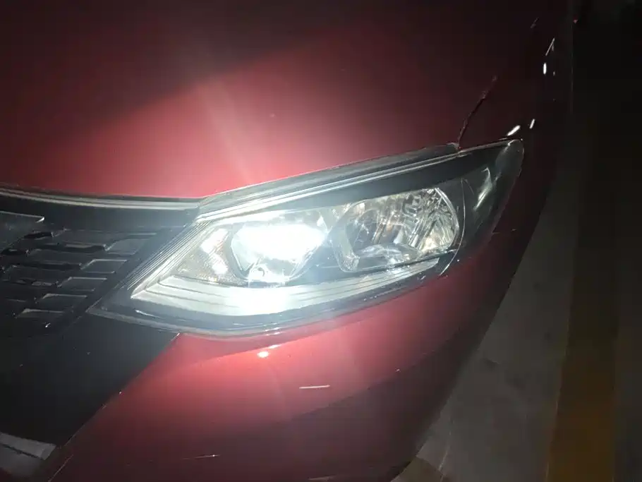 Photo 5 - Nissan Tiida