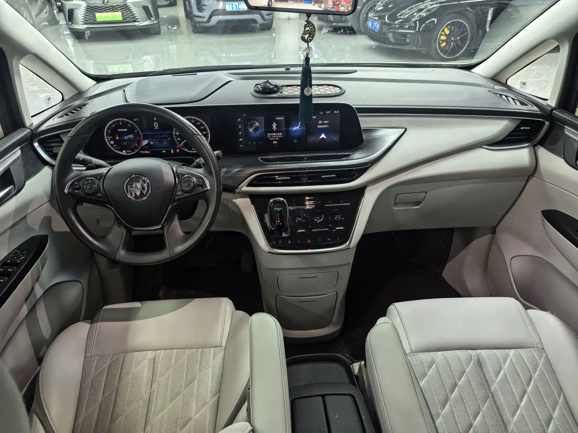 Фото 9 - Buick GL8