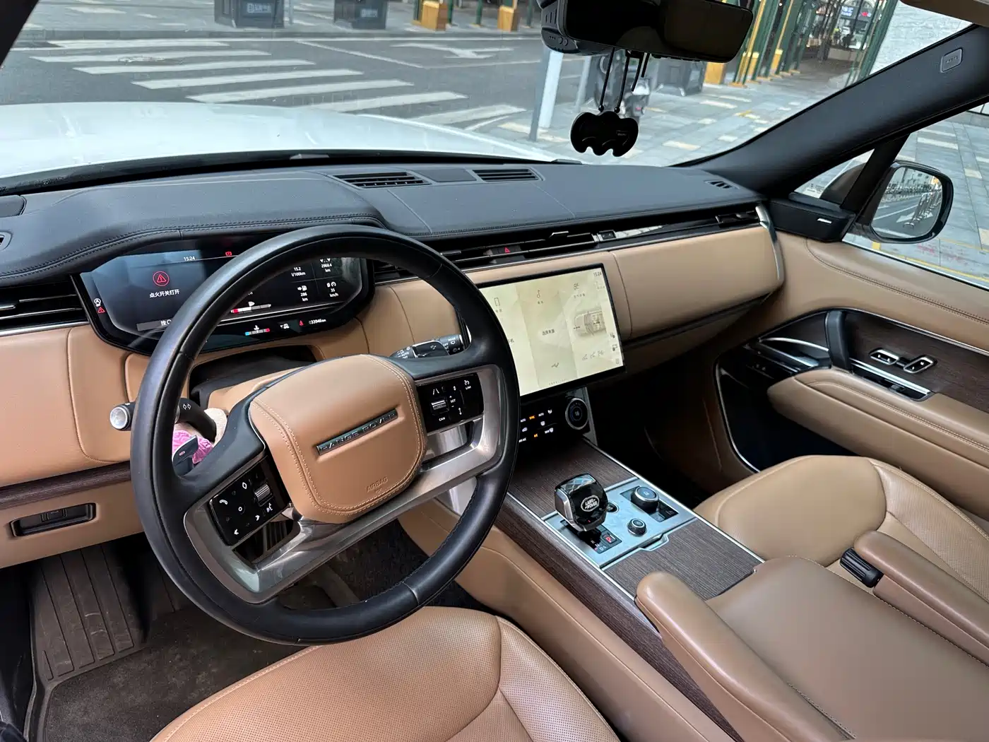 Land Rover Range Rover 2023 3.0 L6 400PS Golden Age 7-Seater Long Wheelbase фото 14