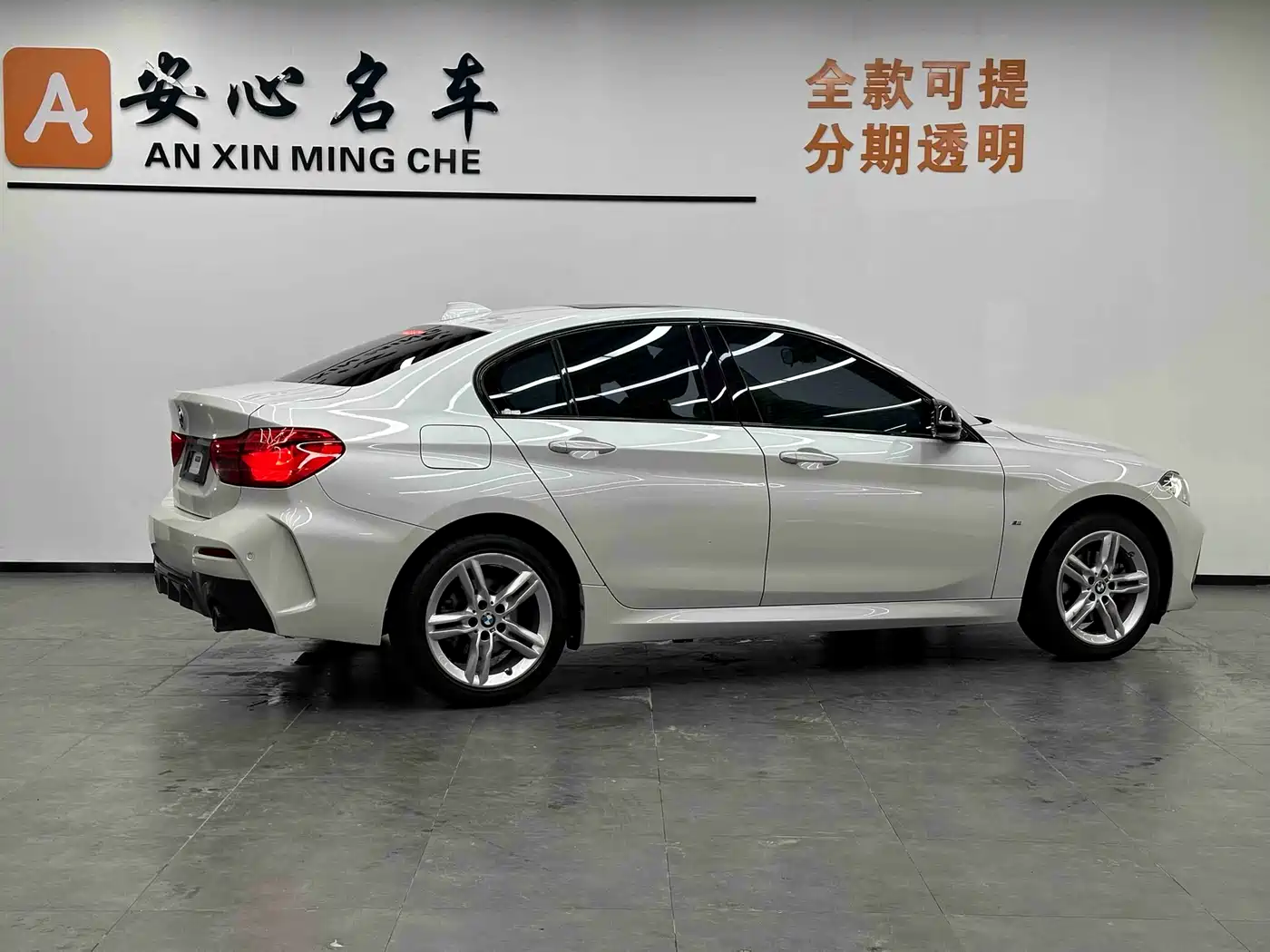 BMW 1 Series 2021 120i M Sport Shadow Edition фото 4