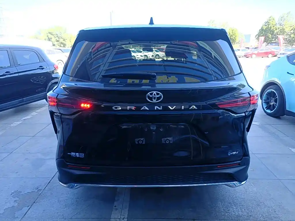 Toyota Granvia 2025 2024 2.5L Hybrid Comfort