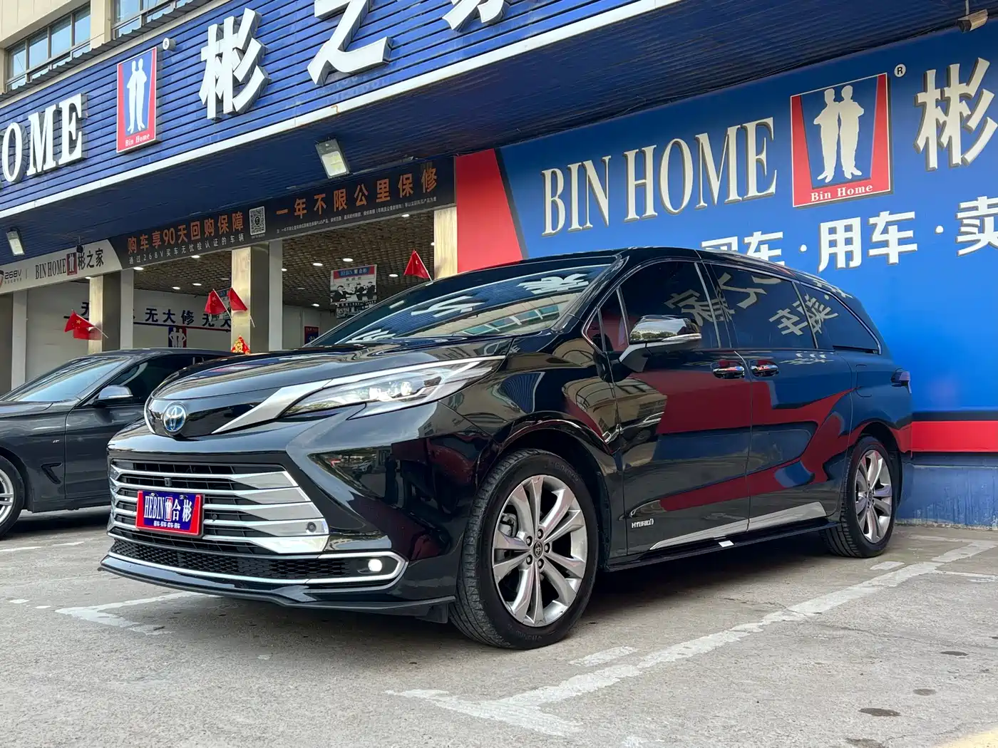 Toyota Sienna 2023 2.5L Hybrid Platinum Edition фото 38