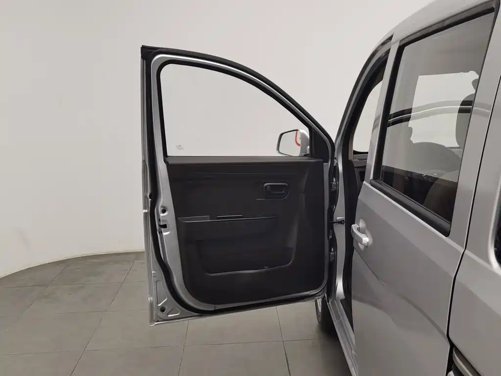 Wuling Motors Wuling Rongguang V 2017 2016 1.2L Standard