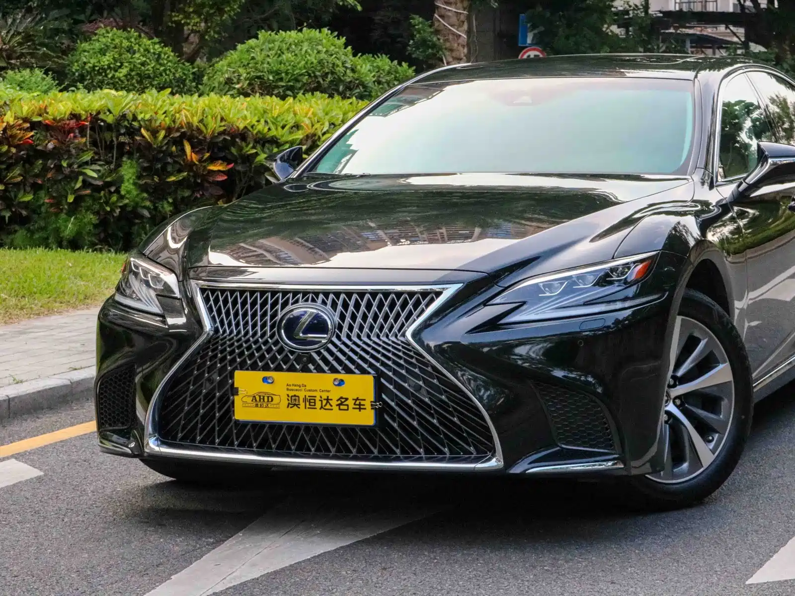 Фото 2 - Lexus LS