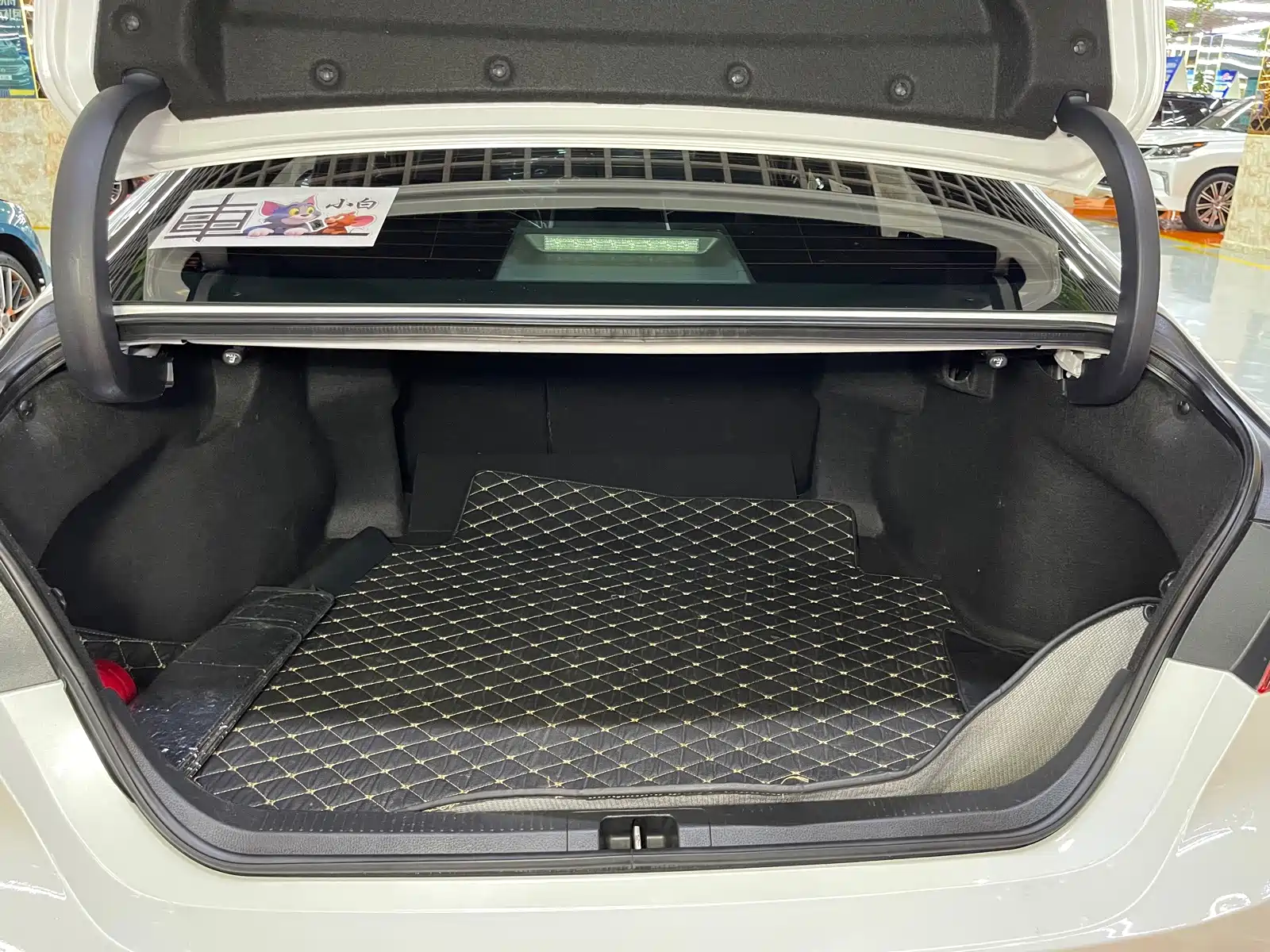 Фото 20 - Toyota Camry