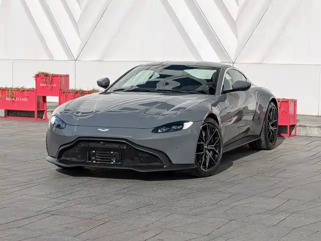 ASTON MARTIN V8 VANTAGE