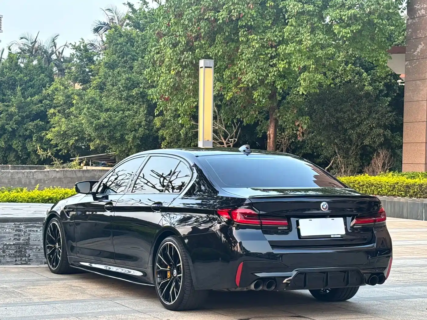 BMW 5 Series 2022 530Li Leading M Sport Package фото 7