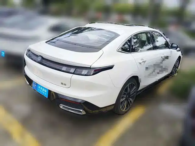 Changan Eado 2025 Model Year Facelift 1.5T 500Bar Premium Edition — фото 5