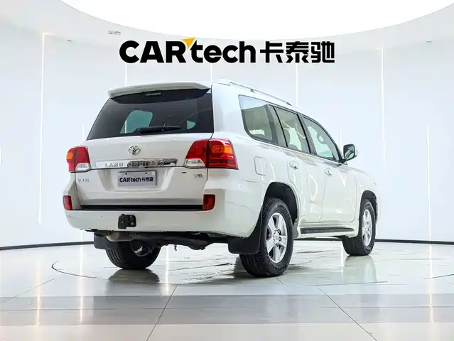Toyota Land Cruiser (Import) 2015 4.0L V6 Middle East Low Configuration Edition — фото 2