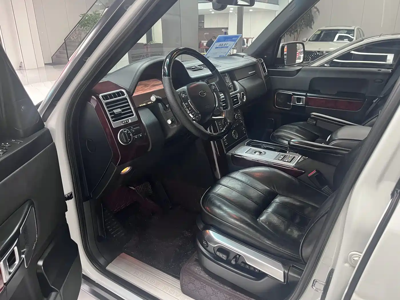 Фото 9 - Land Rover Range Rover