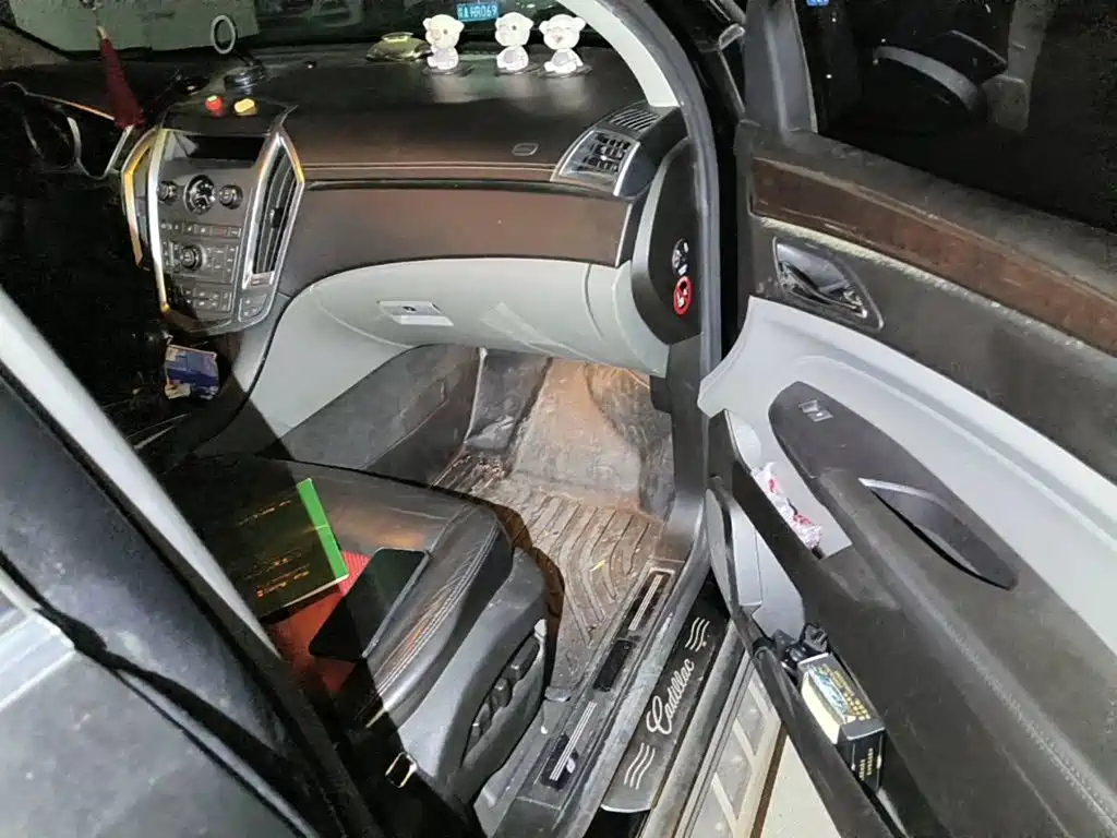 Photo 12 - Cadillac SRX